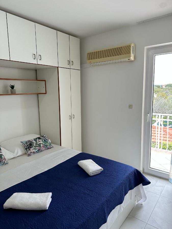 Seaside Apartments With A Swimming Pool Okrug Donji, Ciovo - 5244 Donji Okrug  Exterior photo
